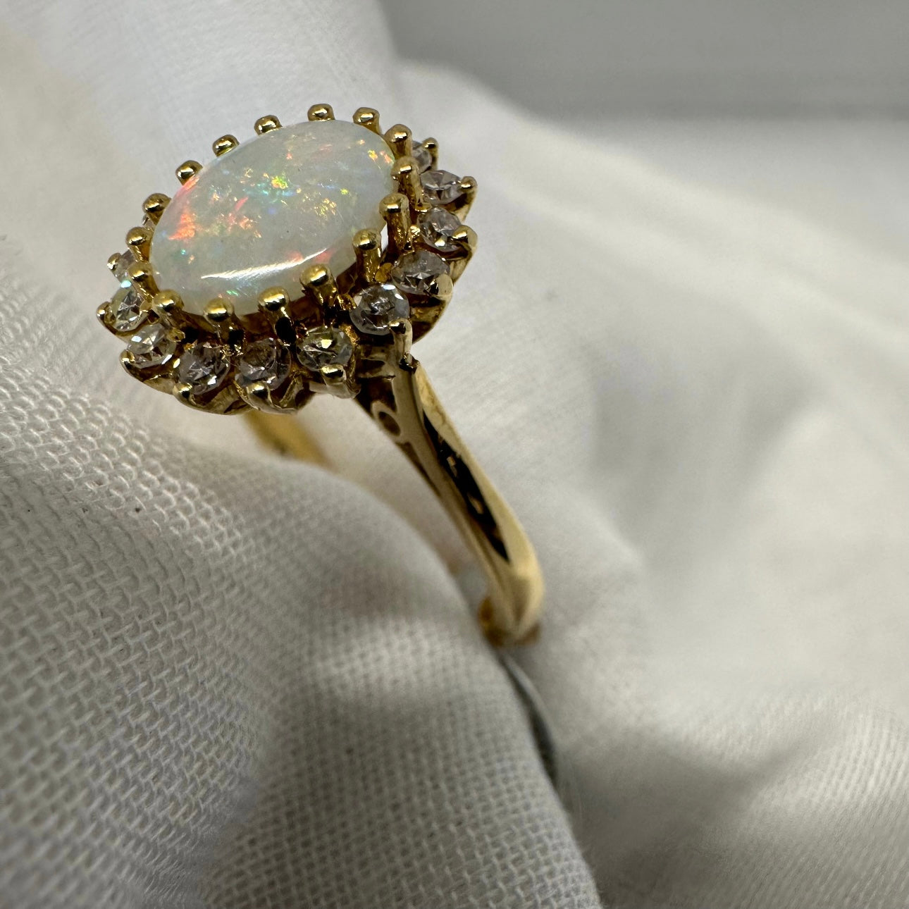 18ct Opal & Diamond Ring