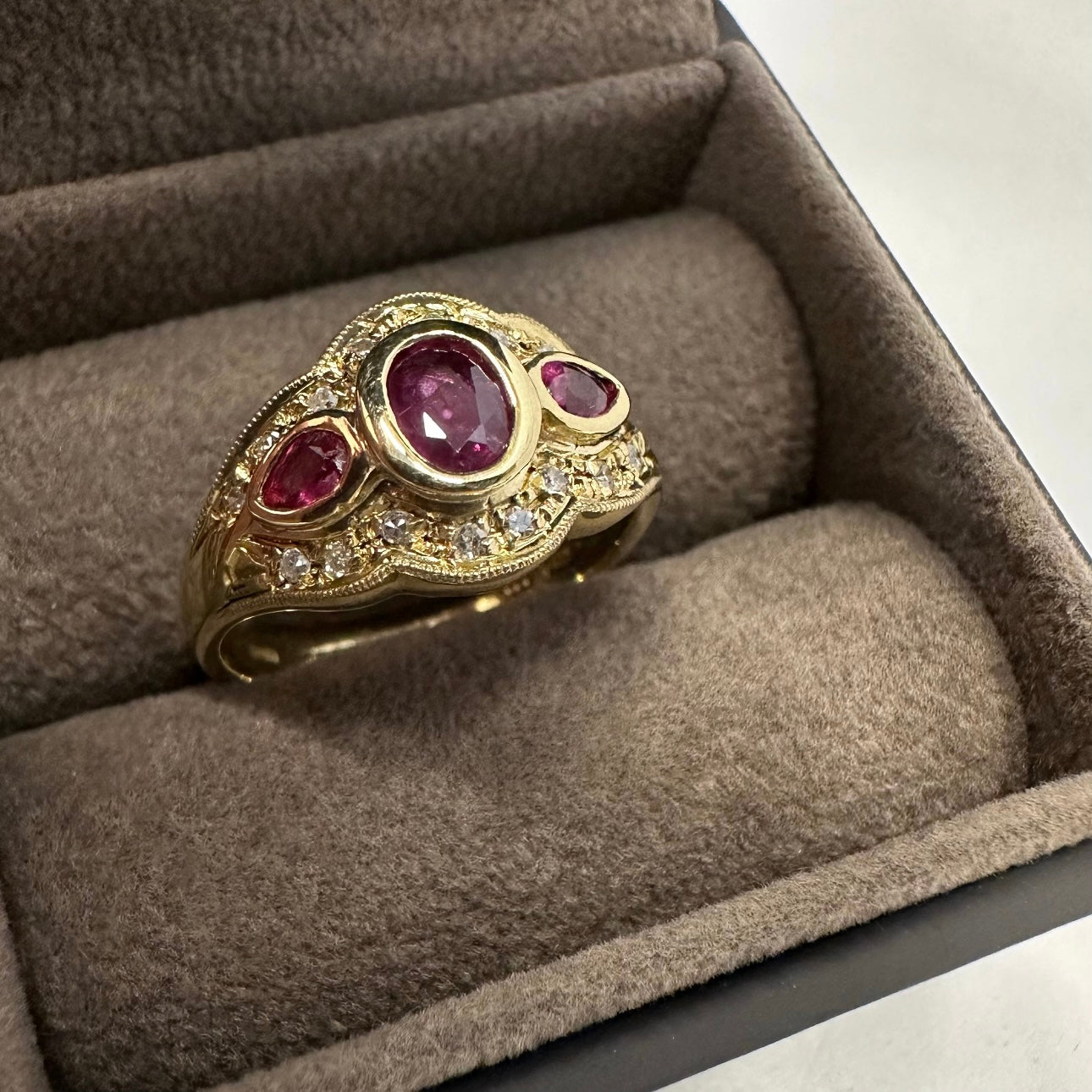 18ct Ruby & Diamond ring